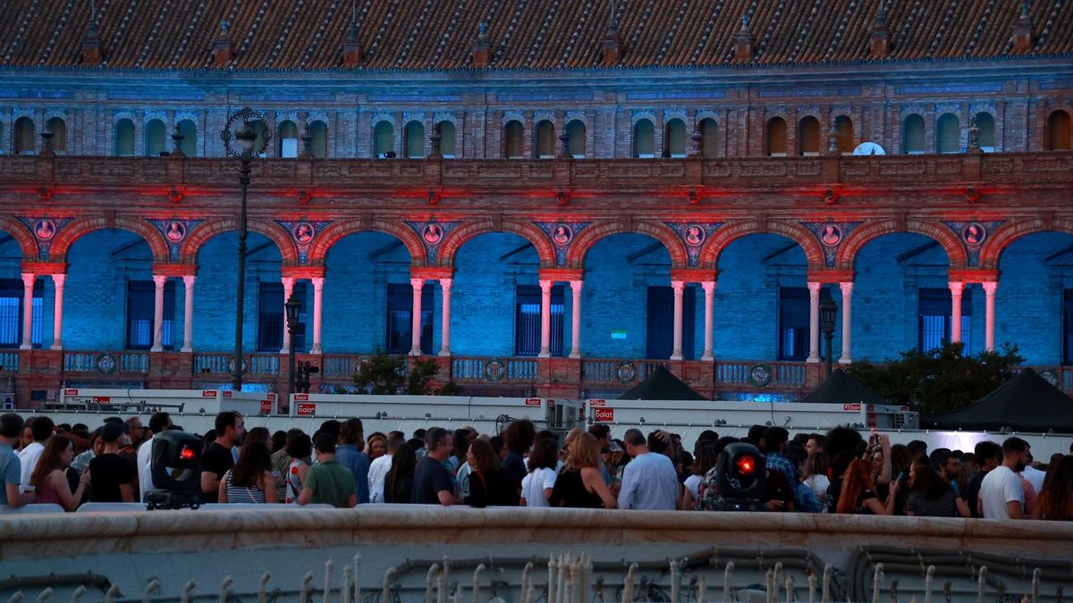 Público aguardando el inicio de uno de los conciertos de Icónica.