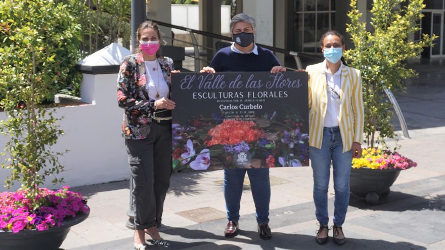 Presentación de las esculturas florales.