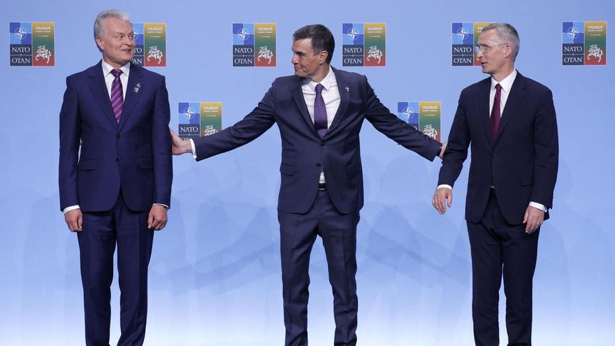 Sánchez encuentra en la OTAN la paz que no tiene en España