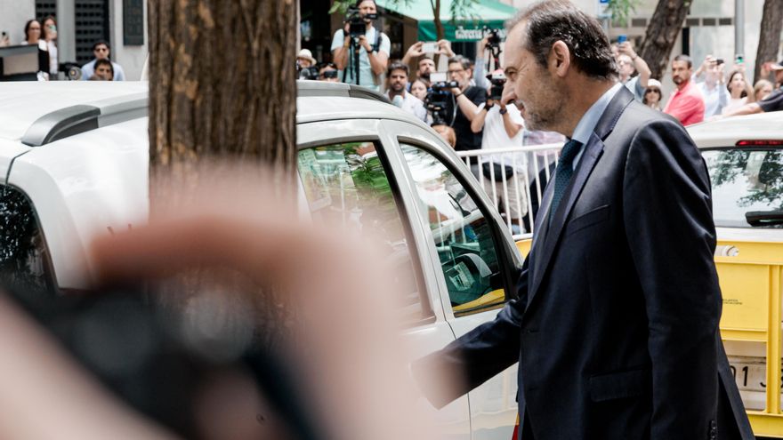 The judge warns Ábalos that the UCO still has a “huge” amount of audios to analyze