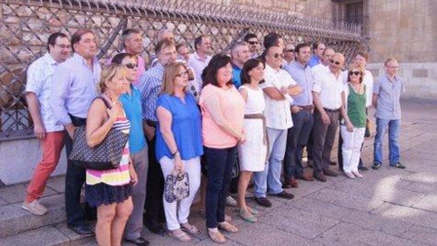 Los socialistas no pudieron entrar al pleno de la Diputación...