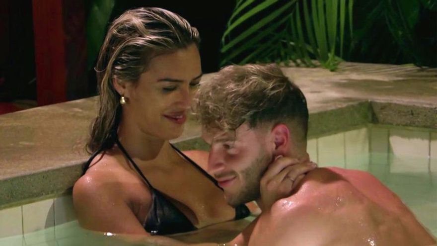 'La isla de las tentaciones 10' celebró su primer beso hasta que un novio se fugó y, por primera vez, se enfrentó al tentador