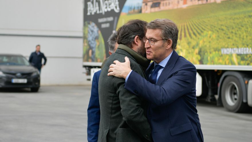 El presidente del PP, Alberto Núñez Feijóo, en su visita a la localidad ciudadrealeña de Daimiel