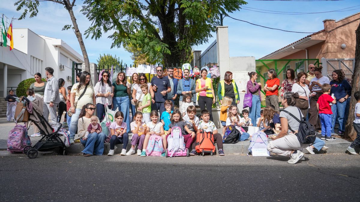 Protesta por el comedor en el Colegio Pablo García Baena de Córdoba