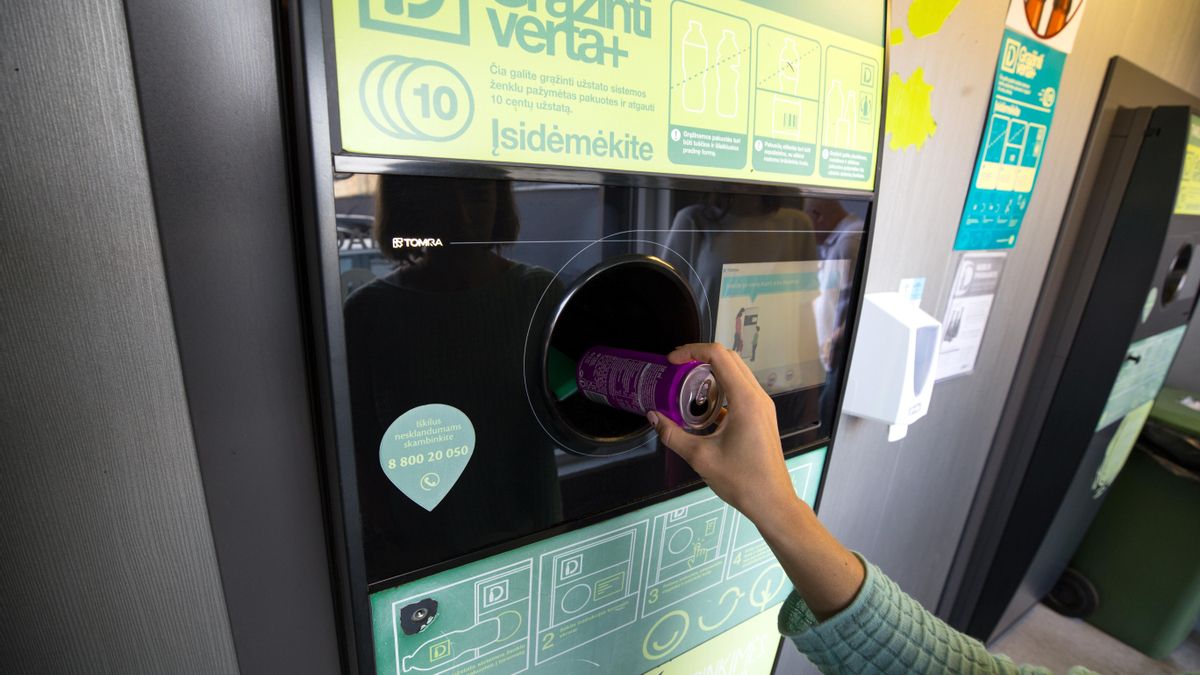 10 céntimos por cada envase que devuelvas: cómo funciona el sistema de reciclaje de recipientes de plástico vacíos