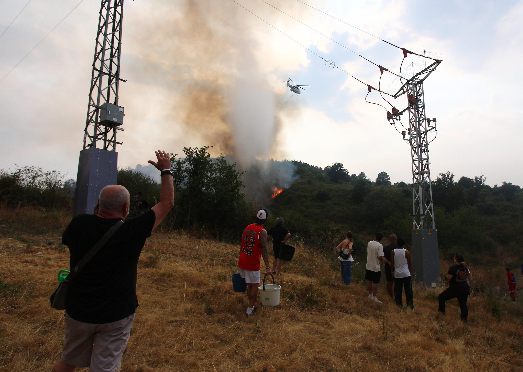 Así lucharon contra el fuego los vecinos de Molinaseca