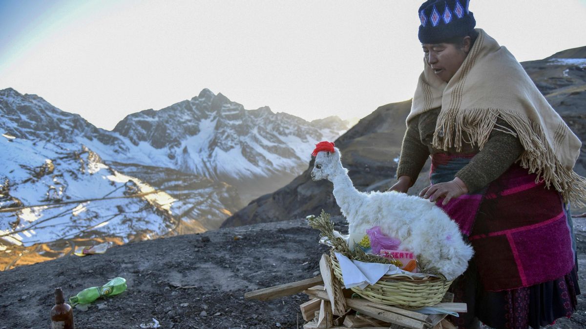El ritual de la Pachamama es una ceremonia de agradecimiento a la tierra por sus frutos y de pedido para la próxima cosecha.