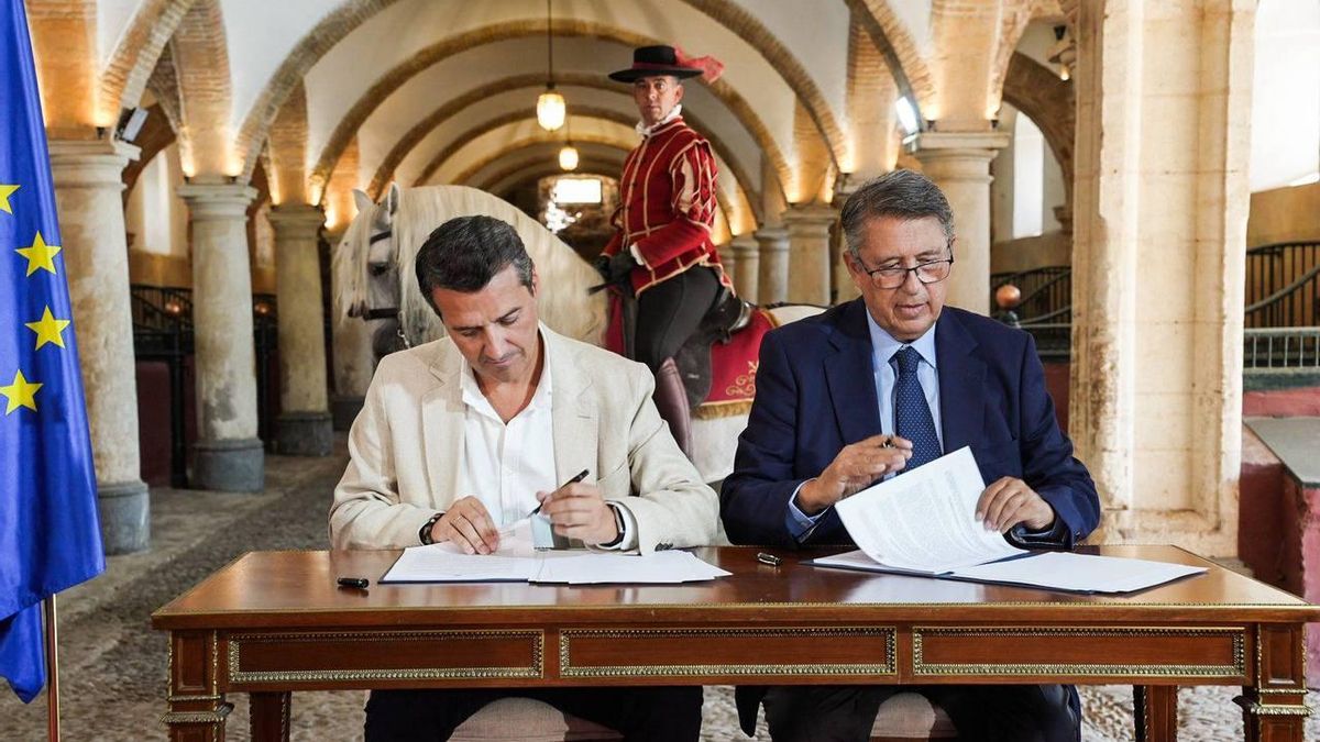 Convenio firmado de Caballerizas Reales