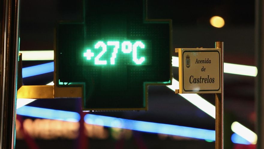 Sin pegar ojo por el calor: ¿cuál es la diferencia entre una noche tropical, tórrida e infernal?