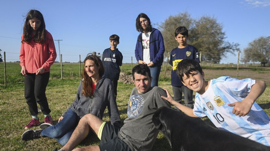 Adopción: el tabú de formar una familia numerosa y con chicos grandes
