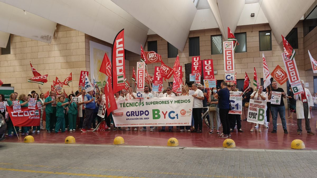 Concentración en Córdoba de los técnicos sanitarios.