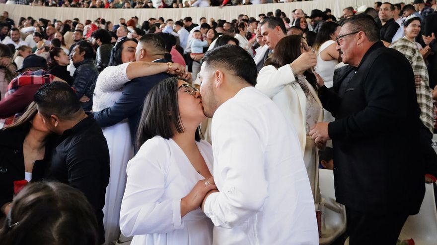 Migrantes encuentran en Tijuana el lugar idóneo para entrelazar sus vidas en matrimonio