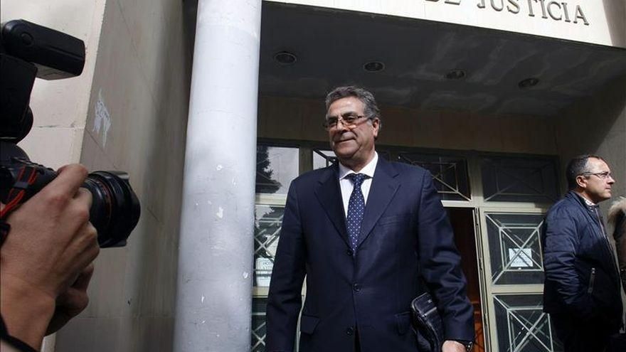 El empresario Enrique Ortiz a la salida de los juzgados.