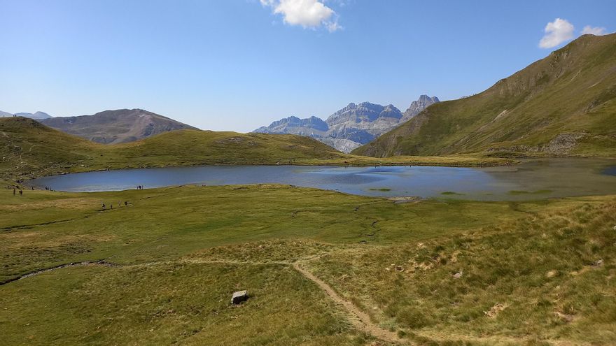 A simple trek to a glacial lake at an altitude of more than 2000 meters in the Aragonese Pyrenees