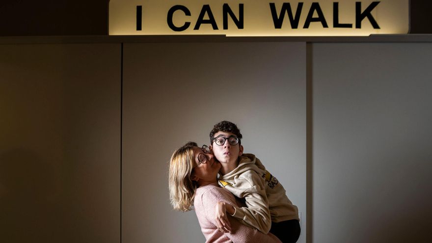 Oriol tiene hoy 14 años y es el único caso diagnosticado en Balears del síndrome FOXG1, una enfermedad neurológica rara.