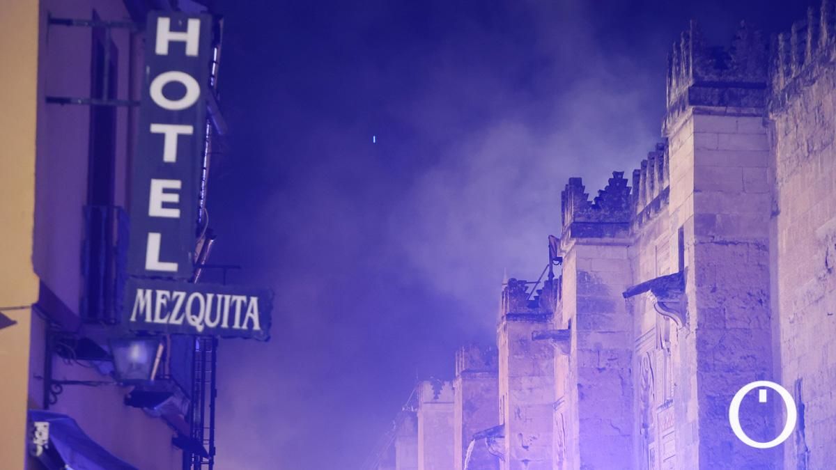 El incendio en la Mezquita de Córdoba, en imágenes