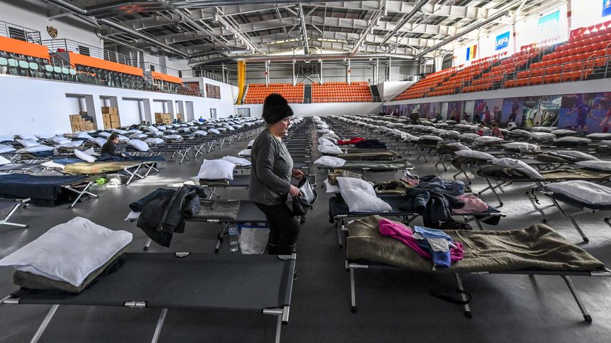 Pabellón deportivo habilitado para acoger a refugiados ucranianos en Ciorescu (Moldavia) EFE/EPA/CIRO FUSCO