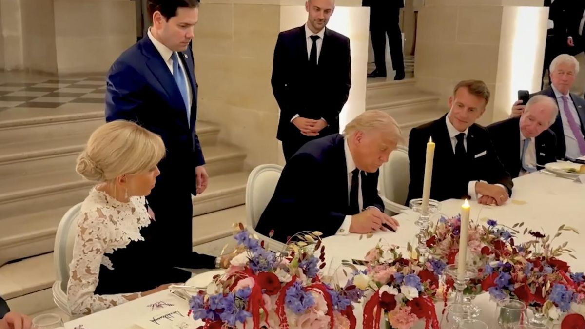 Trump y Pezeshkian estampan su firma y el acuerdo de paz entre Irán y EEUU entra en vigor "inmediatamente"