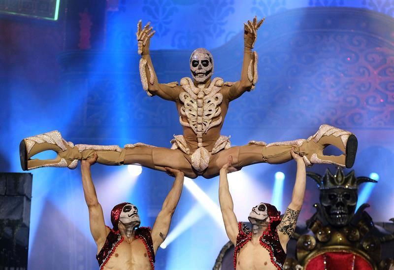 Drag Kiova, con la fantasía '¡¡¡Chacha, Fefa, estás en los huesos!!!'.