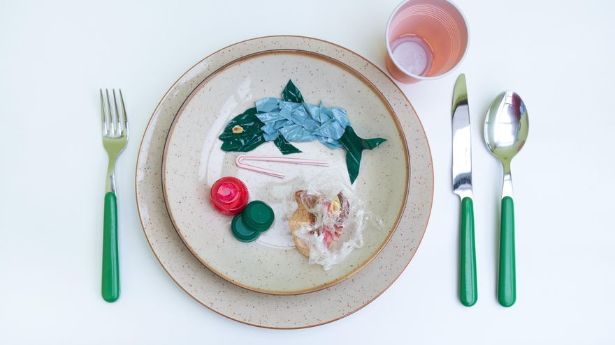 Microplásticos, el ingrediente secreto en la comida: se ingieren 5 gramos semanales