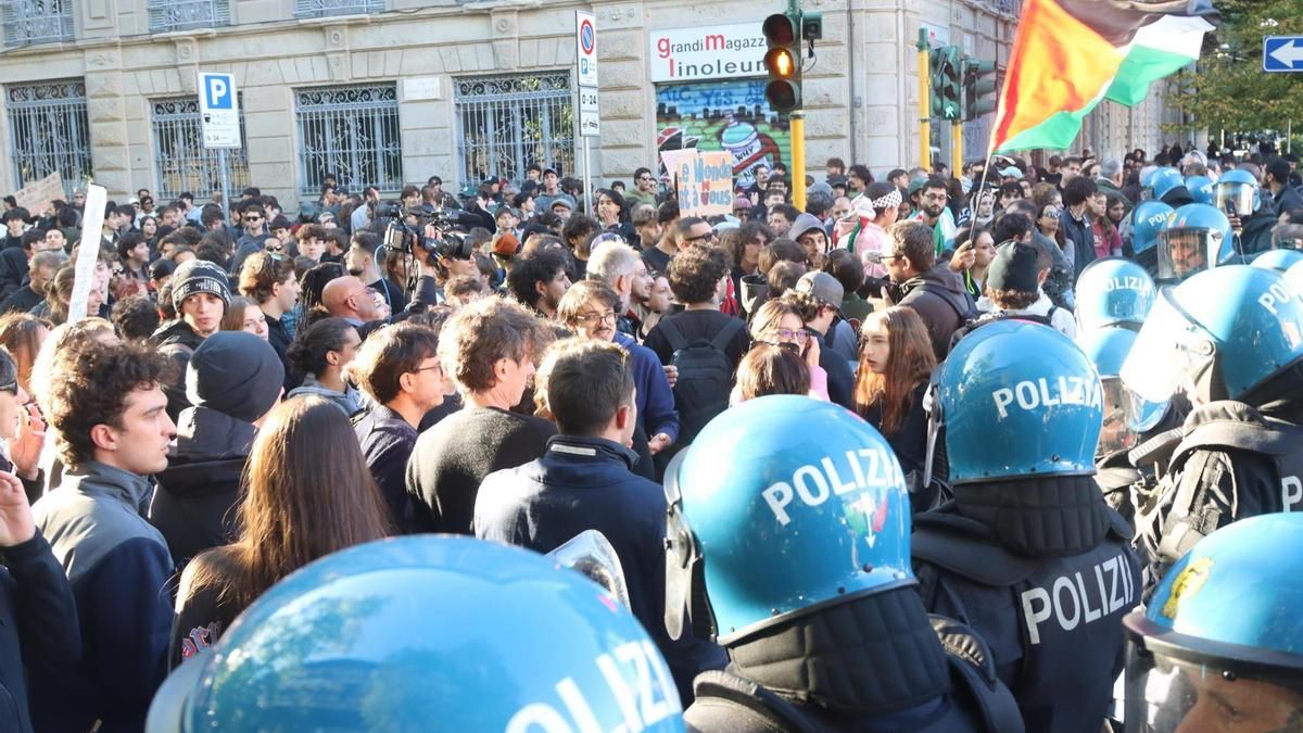 Miles de jóvenes protestan en Milán por los precios y el despliegue policial de Meloni