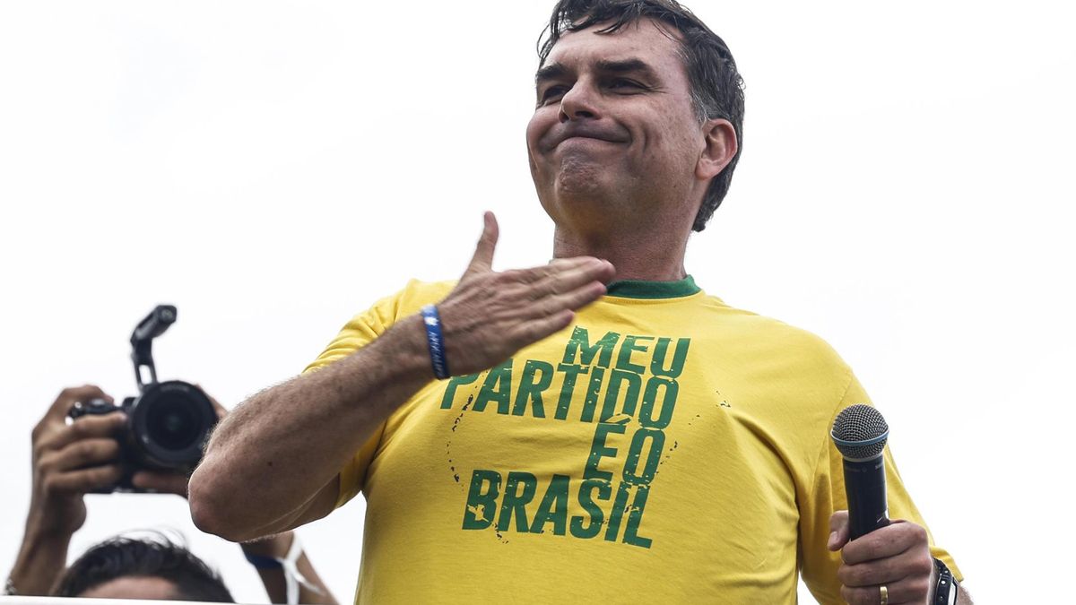 El candidato a la presidencia de Brasil por el Partido Liberal, Flávio Bolsonaro, durante el lanzamiento de la campaña electoral.