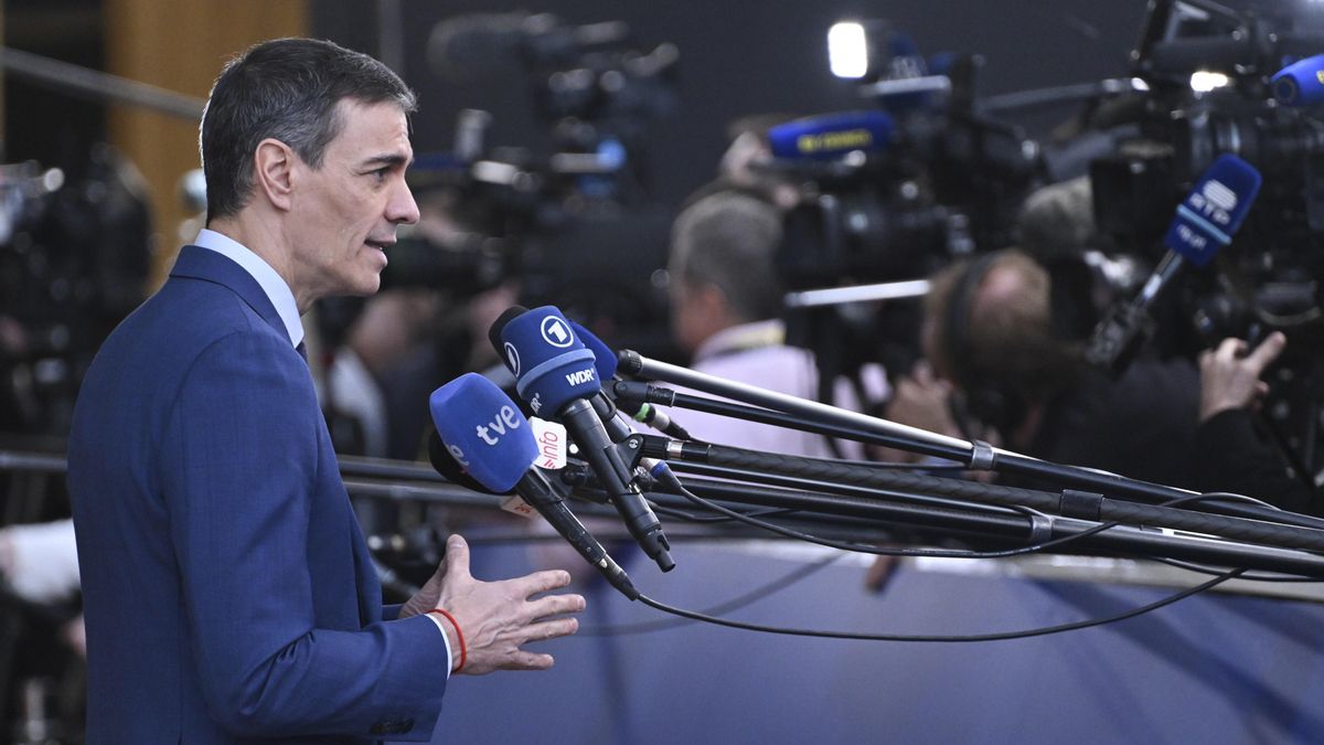 Pedro Sánchez señala que la "prioridad nacional" de PP y Vox "pone en riesgo los derechos humanos en nuestro país"