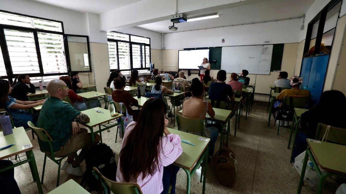 Aspirantes a las oposiciones docentes de Canarias.