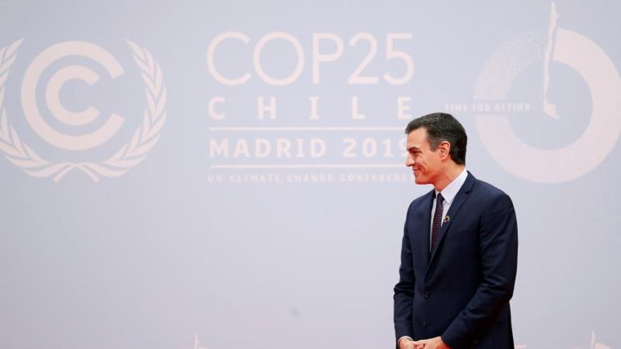 El presidente del Gobierno en funciones, Pedro Sánchez, al inicio de la  vigésimo quinta conferencia del clima de la ONU (COP25) que se inicia este lunes en Ifema en Madrid  y que se desarrollará hasta el 13 de diciembre en la capital española con 29.000 asistentes de 196 delegaciones, entre ellas medio centenar de jefes de Estado y de Gobierno, así como los altos representantes de la UE y contará por ello con un dispositivo de seguridad con 5.000 efectivos.