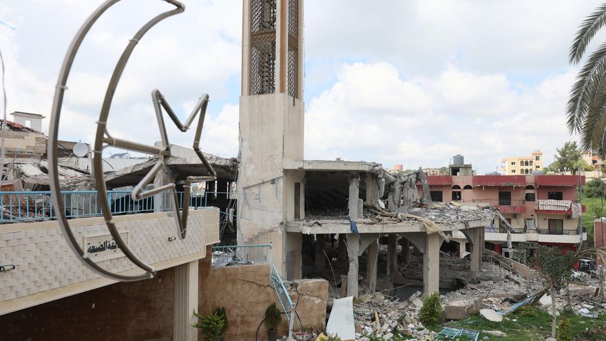 Mezquita bombardeada en el pueblo de Jibchit, en el sur de Líbano, el 21 de abril de 2026.