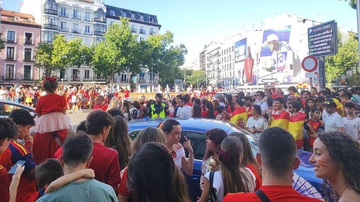 La Glorieta de Bilbao, llena de aficionados españoles