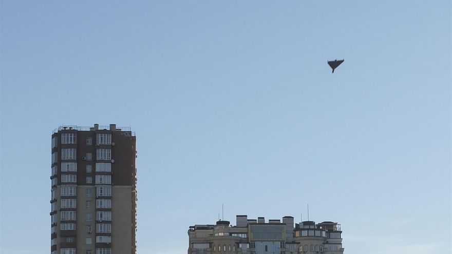 Uno de los drones kamikaze que han sobrevolado este lunes el cielo de Kiev.
