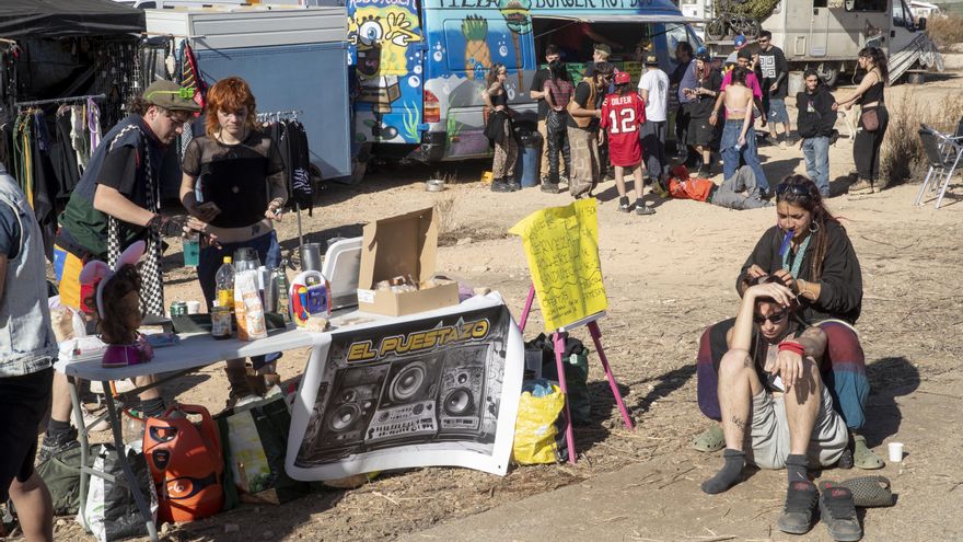 La 'rave' de Fuente Álamo (Murcia) solo se desalojará si continúa después de Reyes