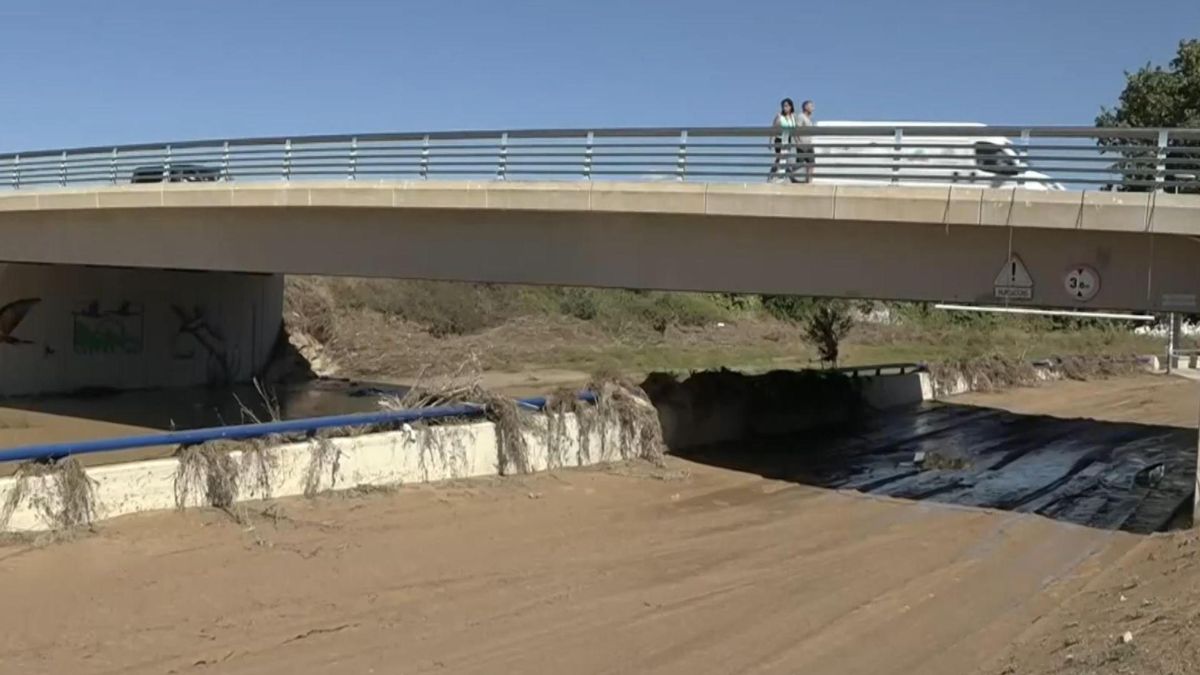 Captura de video de la localidad barcelonesa de Cubelles donde los equipos de emergencias buscan desde anoche a dos personas