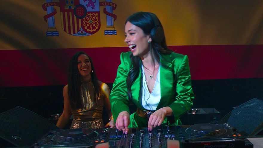 Anna Castillo es 'Su Majestad' bajo la sombra de Victoria Federica y Froilán: "Me hubiera encantado hacer el patín-piti"