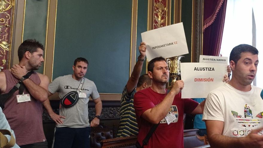 El conflicto de la Policía Municipal de Bilbao se enquista y amenaza la precampaña de Aburto a las municipales