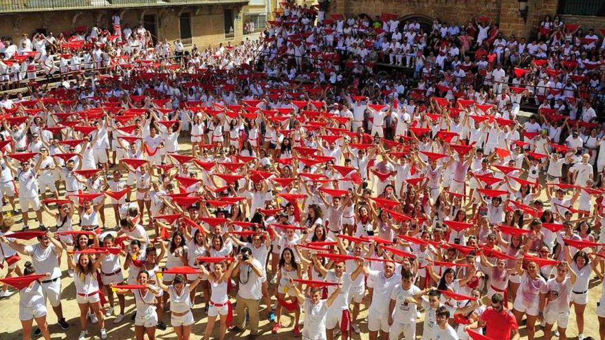 Navarra ensaya en Carcastillo encierros y fiestas como en 2019 y Pamplona diseña ya Sanfermines para 2022