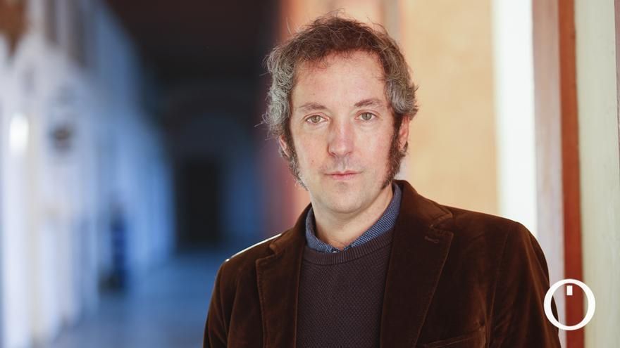 Carlos Pardo vuelve a la poesía una década después de su último poemario