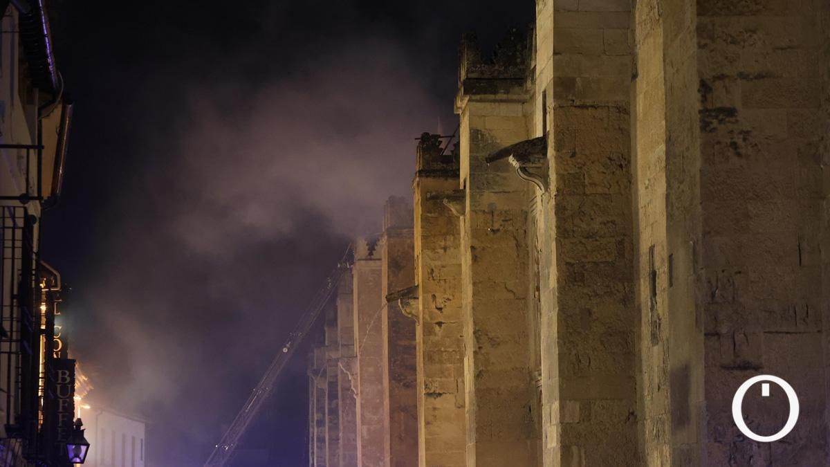 El incendio en la Mezquita de Córdoba, en imágenes