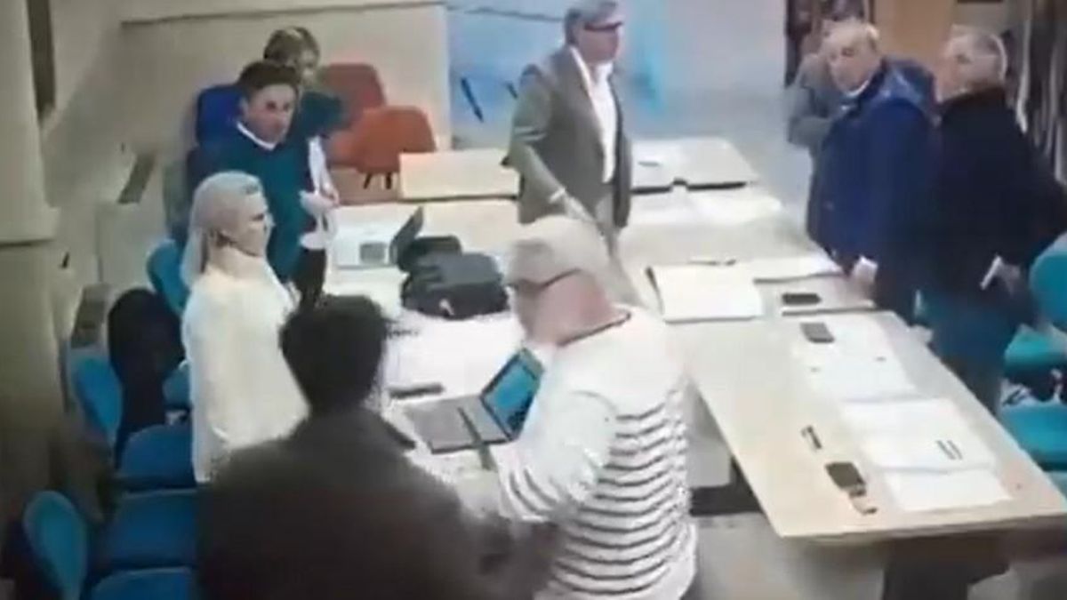 El concejal del PSOE en Aranjuez que lanzó un café a la cara al portavoz de Vox dimitirá