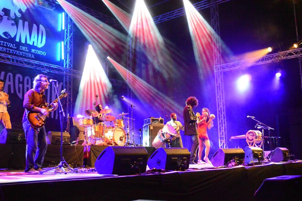 Actuación de La Chiva Gantiva en el Womad Fuerteventura 2014 | Iago Otero Paz