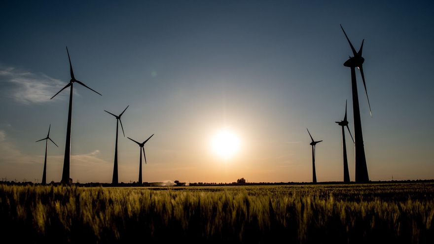 Petroleras, gasistas e industria presionan para frenar el fondo que rebajará la luz trasladándoles el coste de las renovables