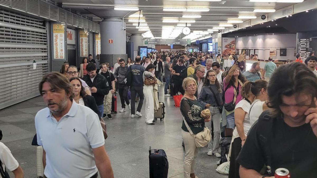 Renfe asume que los retrasos en el AVE entre Madrid y Barcelona pueden prolongarse durante este martes