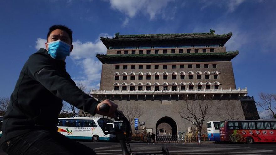 China eleva a 2.912 los fallecidos por el coronavirus