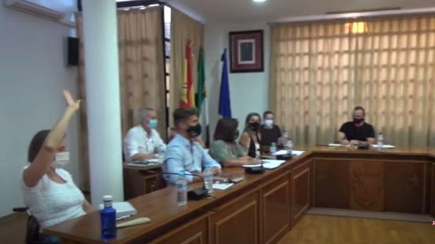 La número dos del PP finalmente vota en contra, igual que el grupo del PSOE