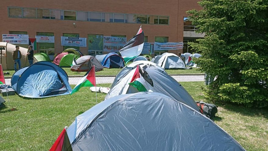 Un grupo de jóvenes acampa en la Universidad Complutense de Madrid contra la masacre en Gaza