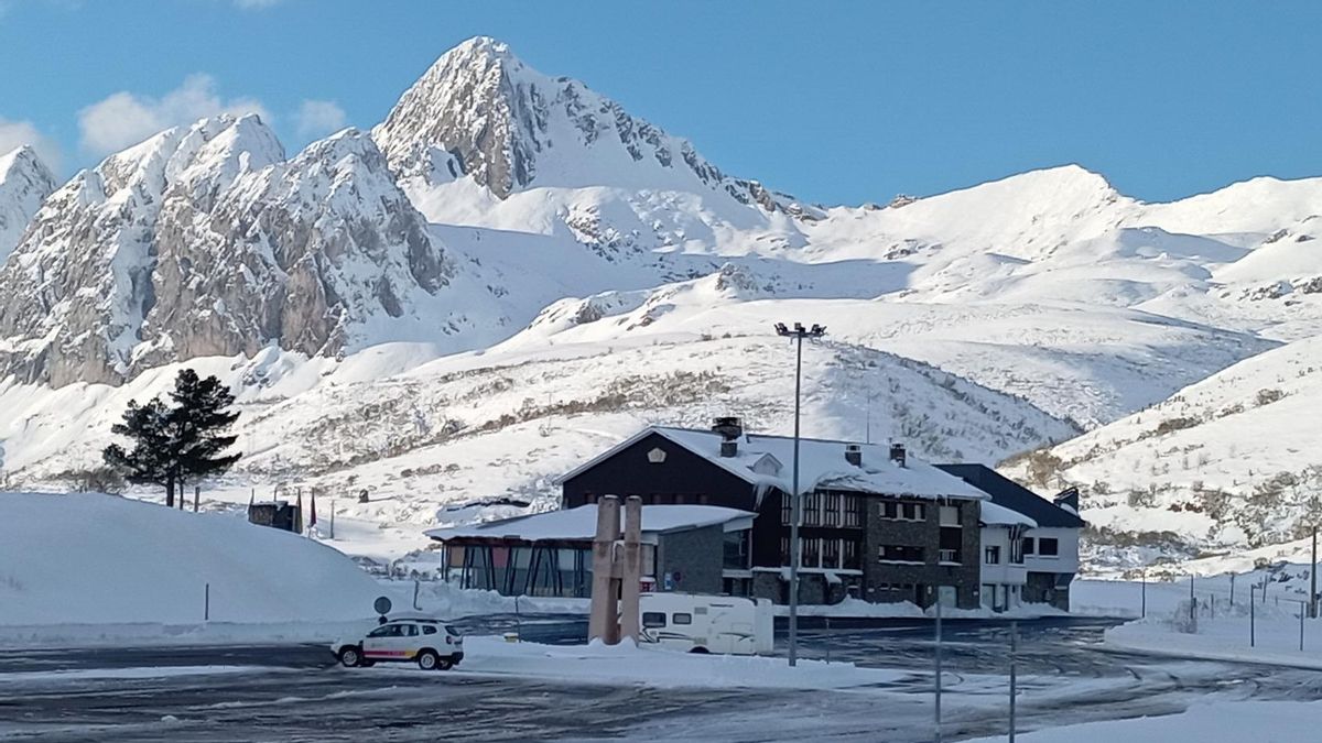 Cafeteria Salencias y Hostal Pico Agujas II