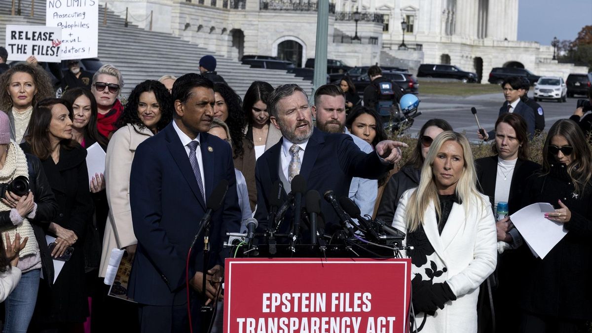El congresista republicano que impulsó la ley Epstein utiliza los ataques de Trump para recaudar fondos contra el presidente