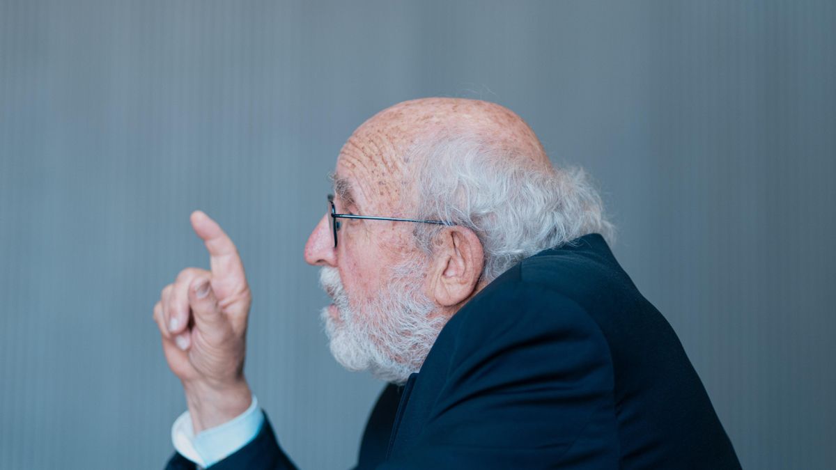 Michel Mayor, premio Nobel de Física, durante la entrevista.