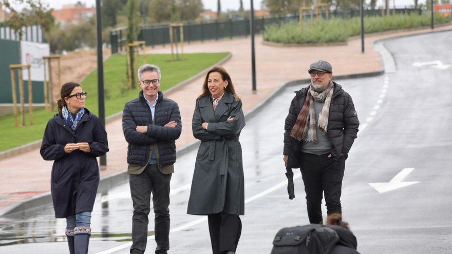 La alcaldesa de Zaragoza inaugura el vial costeado por el Ayuntamiento para llegar hasta el nuevo hospital privado de Quirón